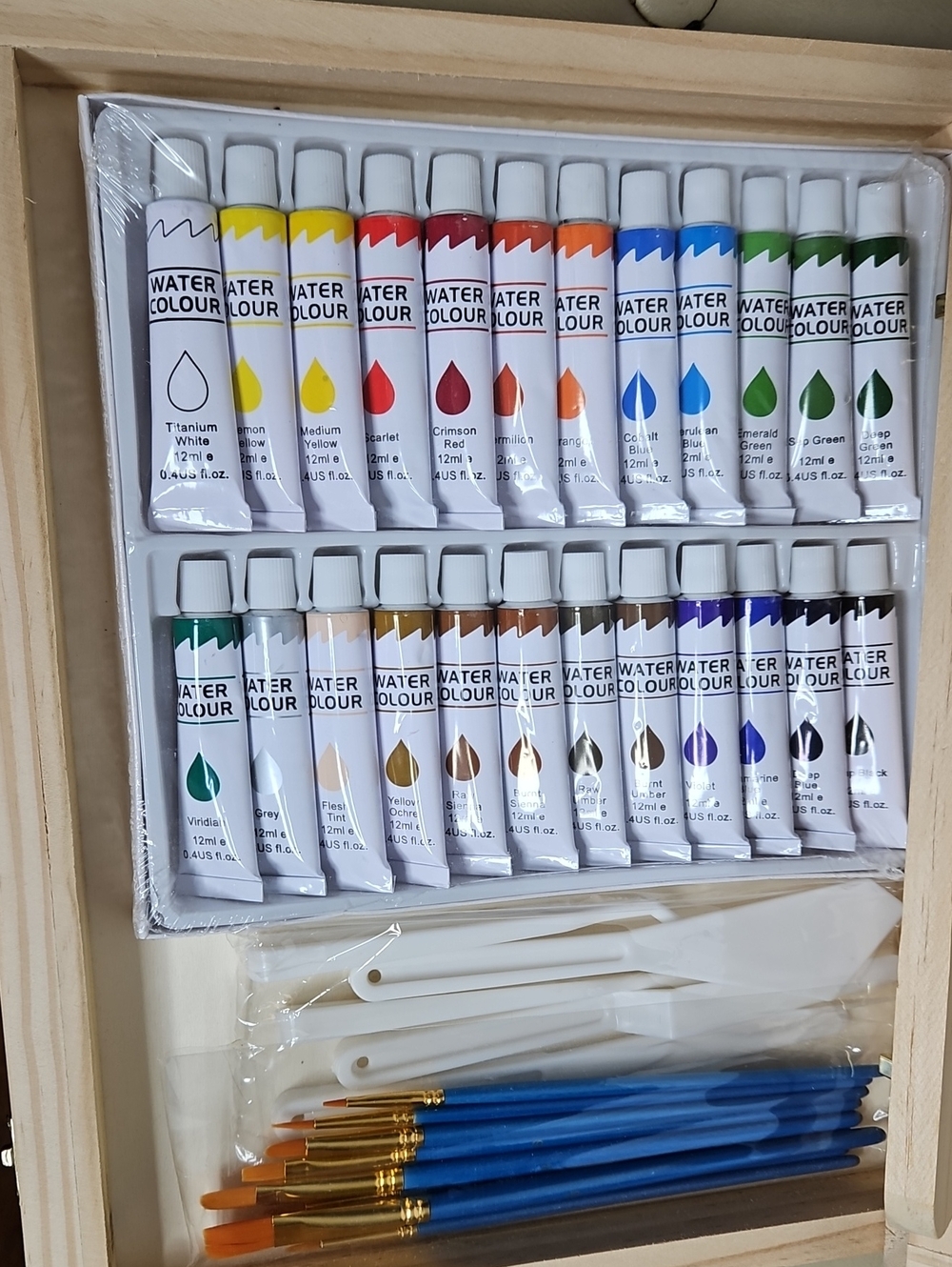 New tabletop wooden art easel box set filled with a vibrant assortment of paint - Picture 2 of 6
